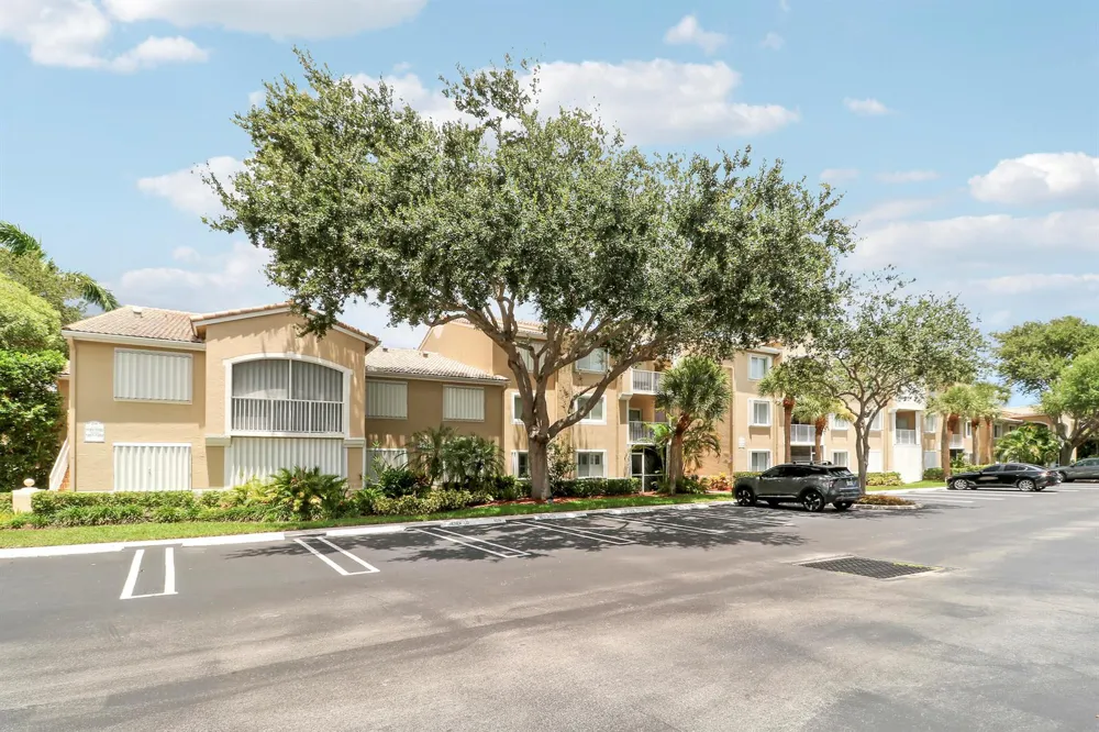 236 VILLAGE BOULEVARD #1106 Tequesta, FL 33469