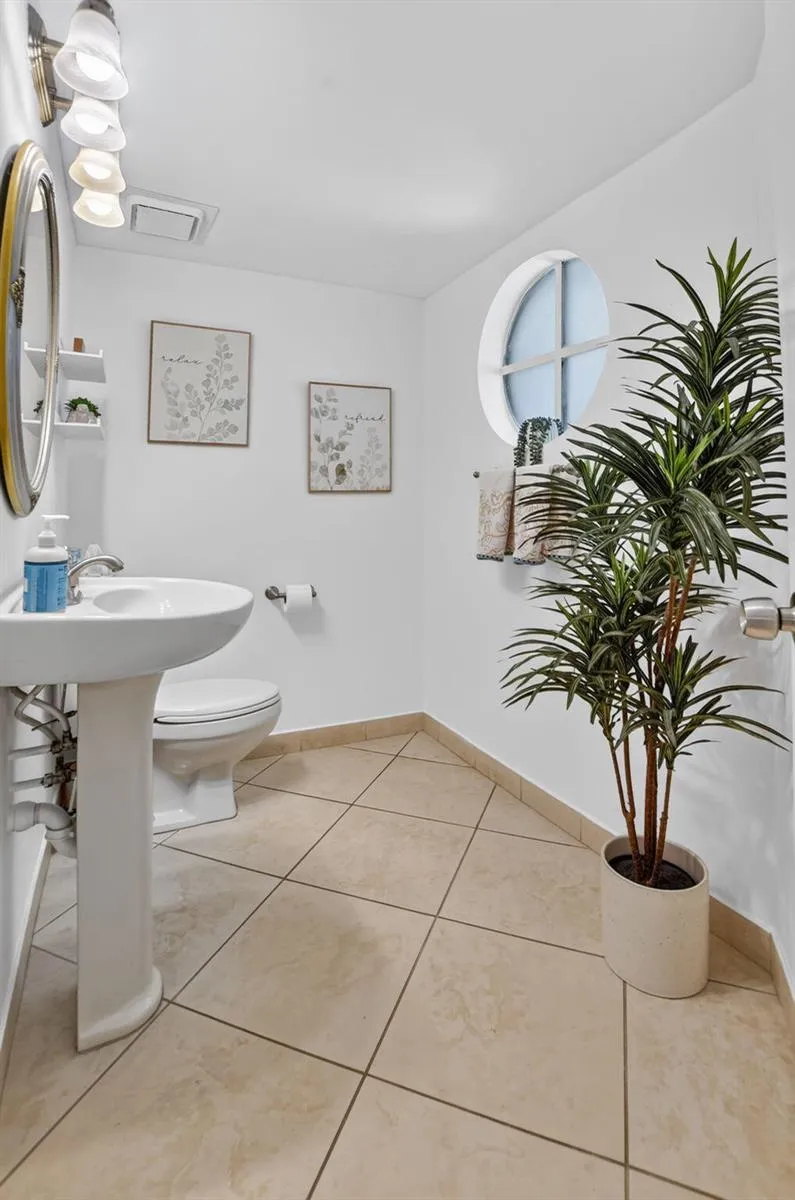 327 NW 36TH AVENUE Deerfield Beach, FL 33442