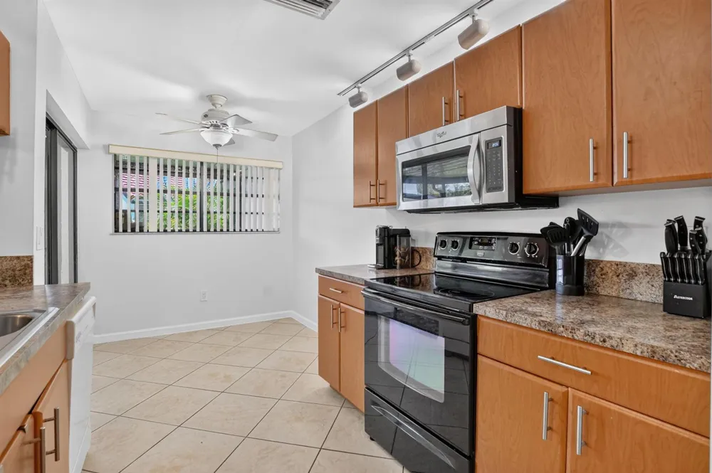 327 NW 36TH AVENUE Deerfield Beach, FL 33442