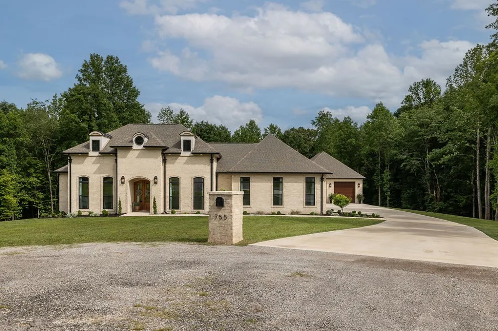 755 Cotton Ln Leoma, TN 38468