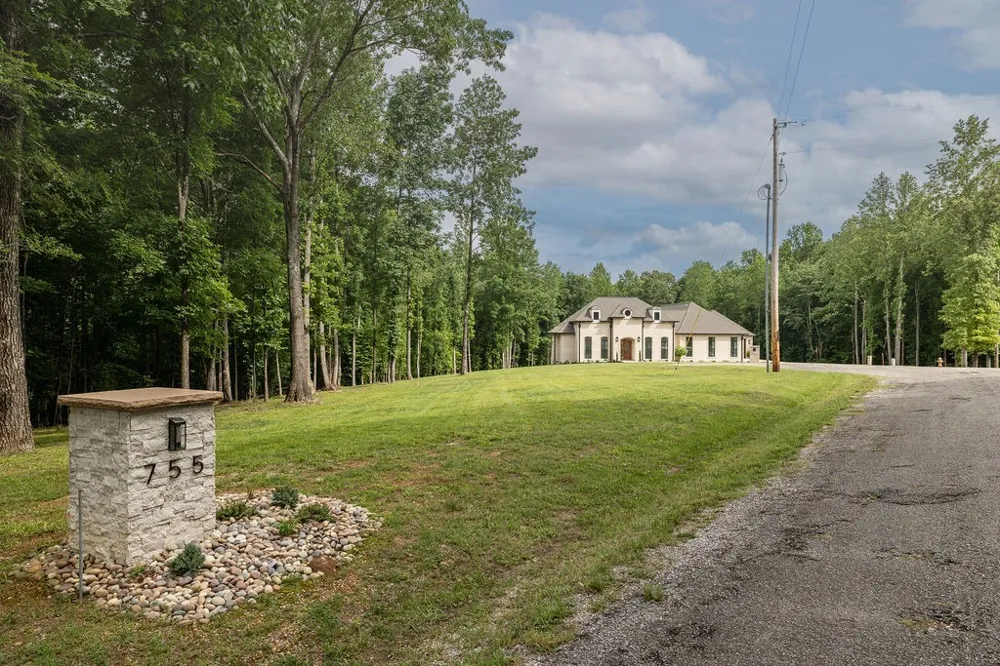 755 Cotton Ln Leoma, TN 38468