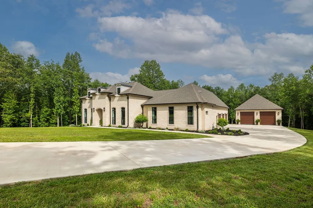 755 Cotton Ln Leoma, TN 38468