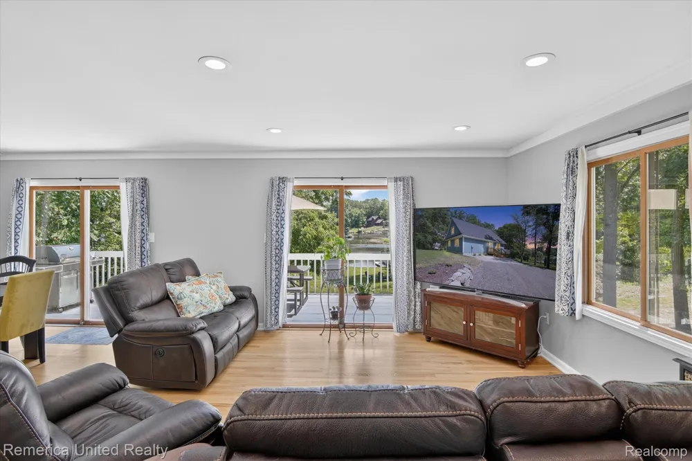 11521 Westshore Drive Putnam Township, MI 48169