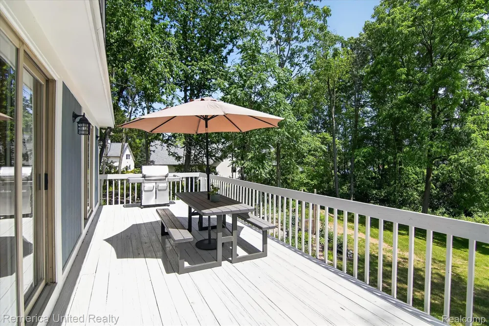 11521 Westshore Drive Putnam Township, MI 48169