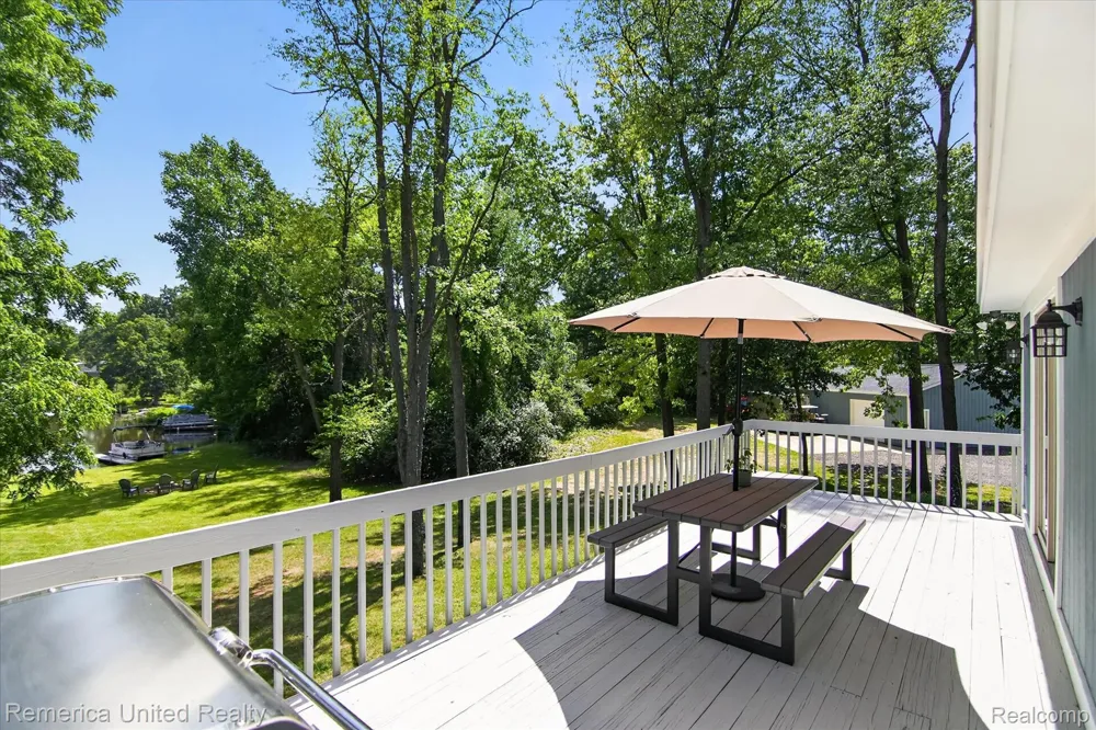 11521 Westshore Drive Putnam Township, MI 48169
