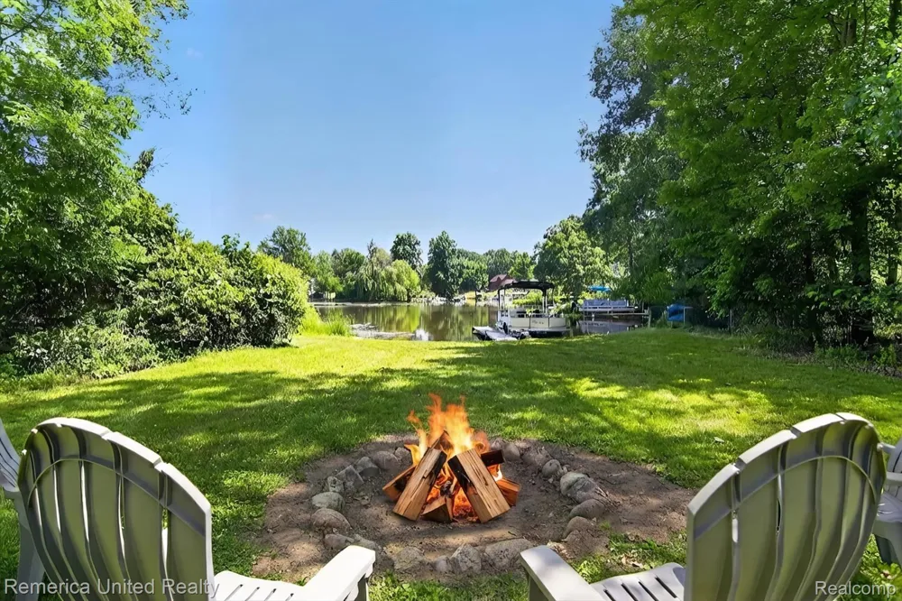 11521 Westshore Drive Putnam Township, MI 48169