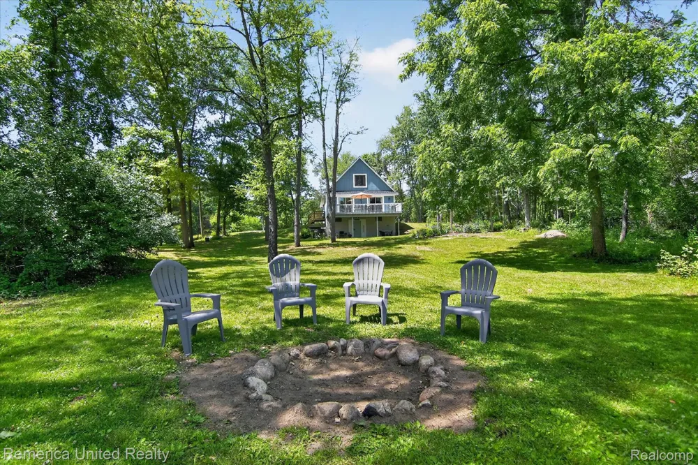 11521 Westshore Drive Putnam Township, MI 48169