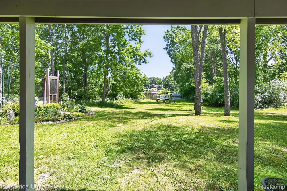 11521 Westshore Drive Putnam Township, MI 48169