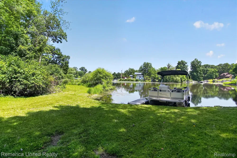 11521 Westshore Drive Putnam Township, MI 48169