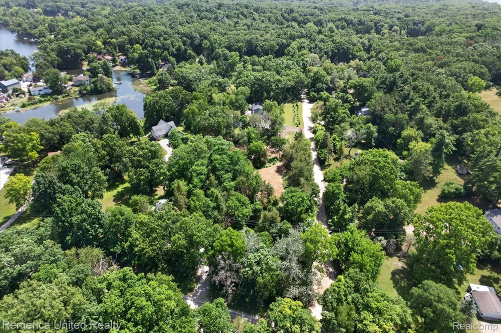 11521 Westshore Drive Putnam Township, MI 48169