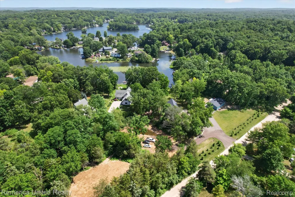 11521 Westshore Drive Putnam Township, MI 48169