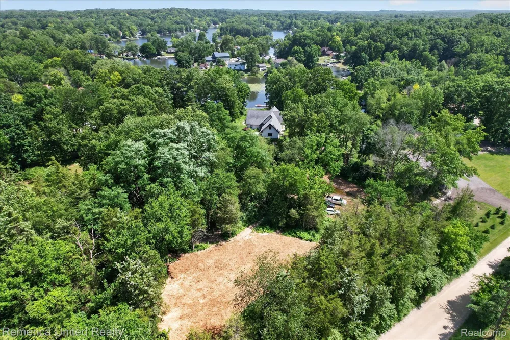 11521 Westshore Drive Putnam Township, MI 48169