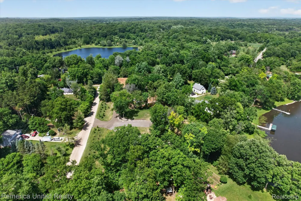 11521 Westshore Drive Putnam Township, MI 48169
