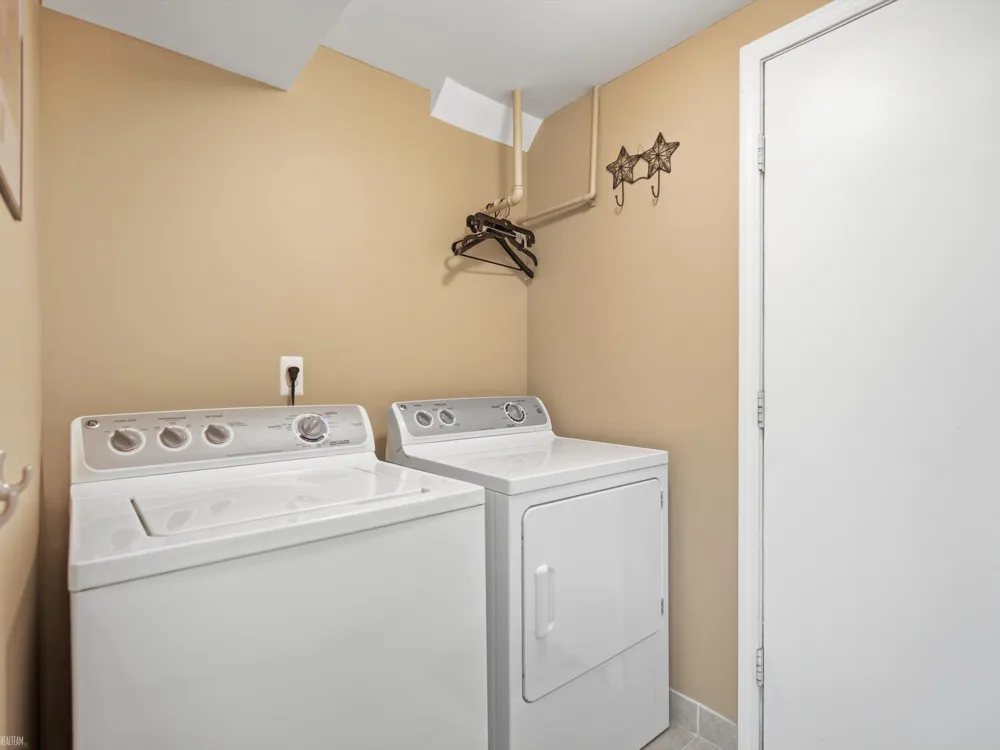 1328 Brook Lane Rochester Hills City, MI 48306