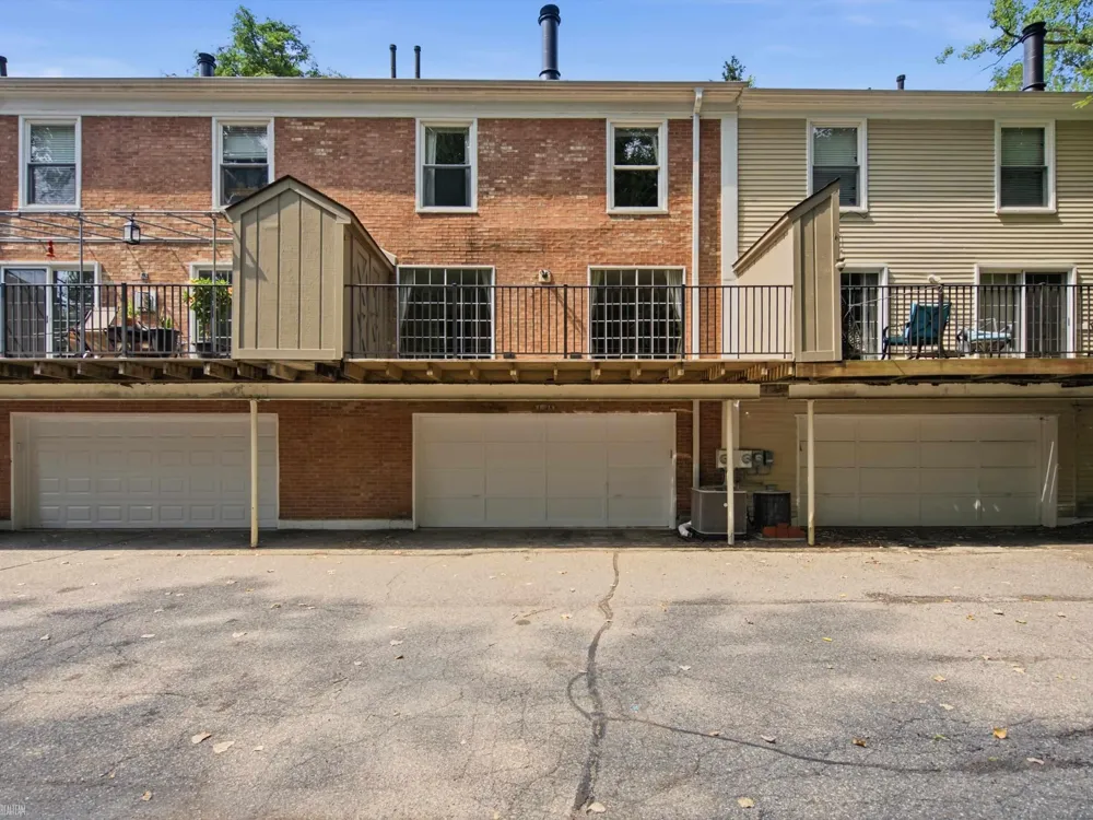 1328 Brook Lane Rochester Hills City, MI 48306