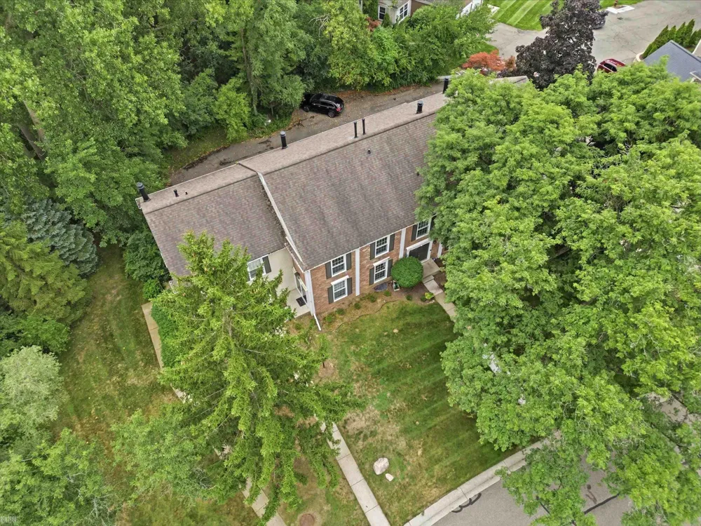 1328 Brook Lane Rochester Hills City, MI 48306