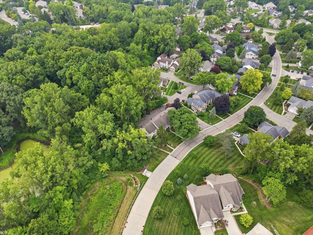 1328 Brook Lane Rochester Hills City, MI 48306