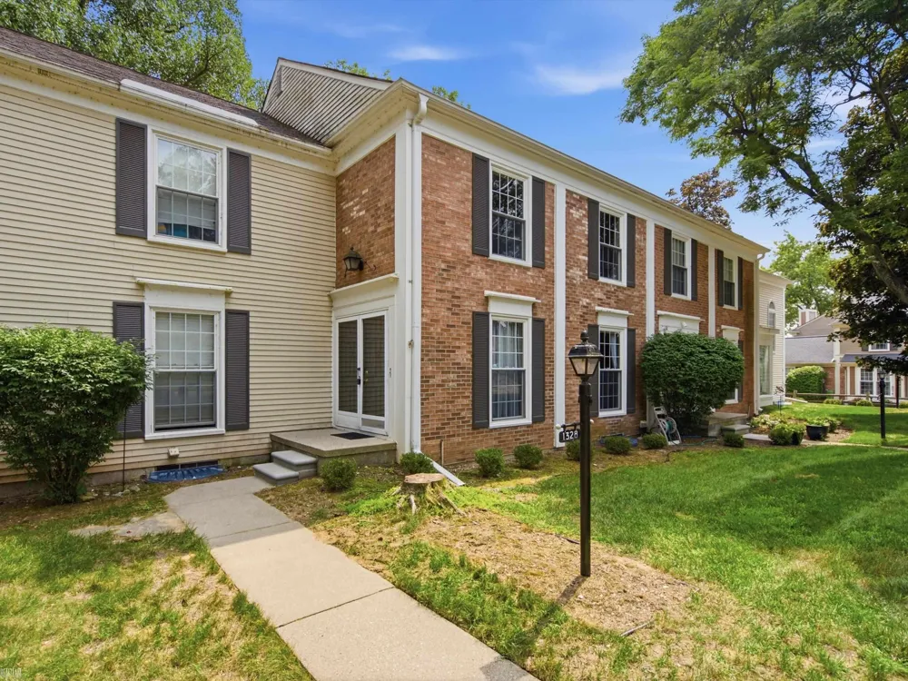 1328 Brook Lane Rochester Hills City, MI 48306