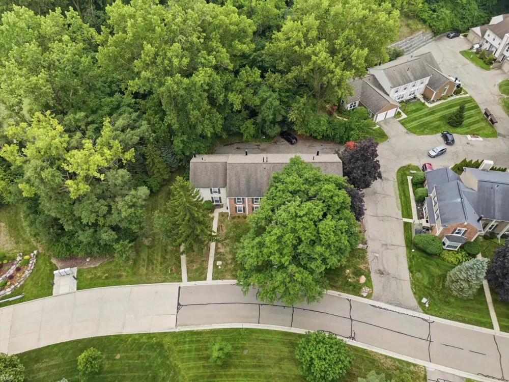 1328 Brook Lane Rochester Hills City, MI 48306
