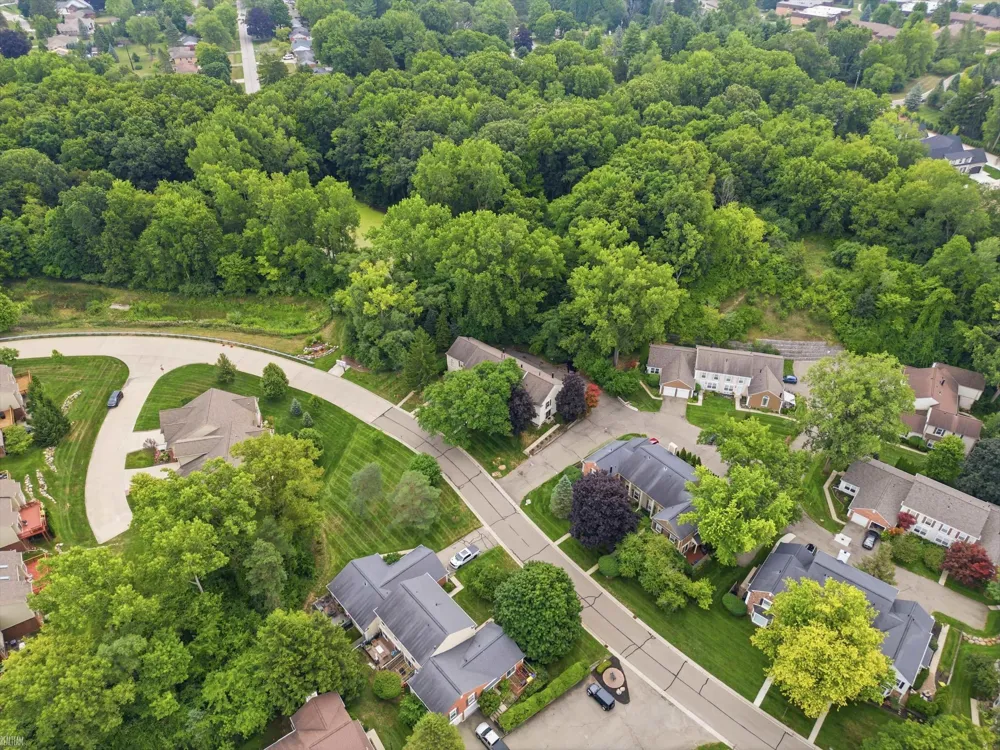 1328 Brook Lane Rochester Hills City, MI 48306
