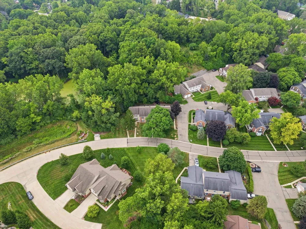 1328 Brook Lane Rochester Hills City, MI 48306