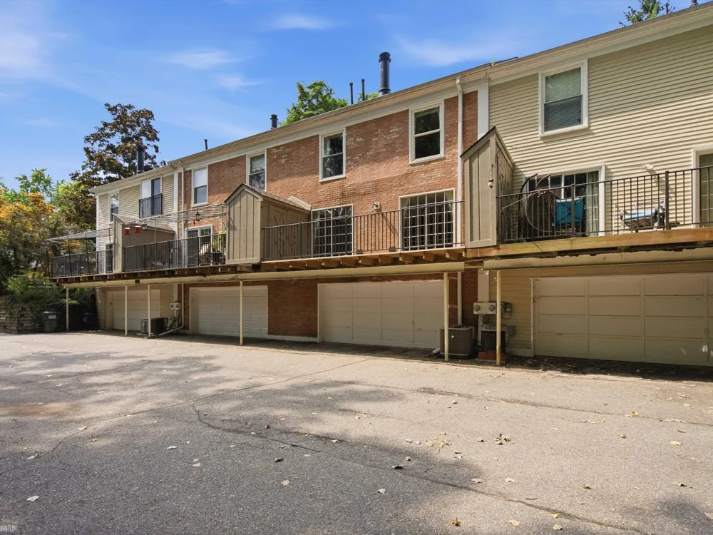 1328 Brook Lane Rochester Hills City, MI 48306