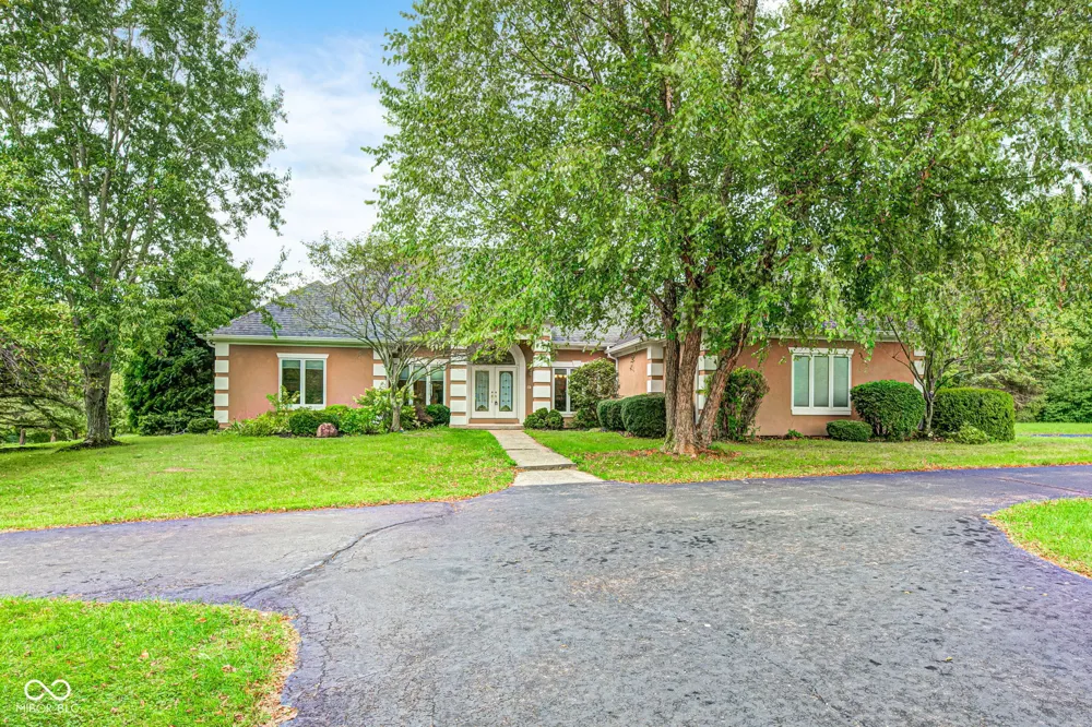 9337 Oak Creek Drive Mooresville, IN 46158