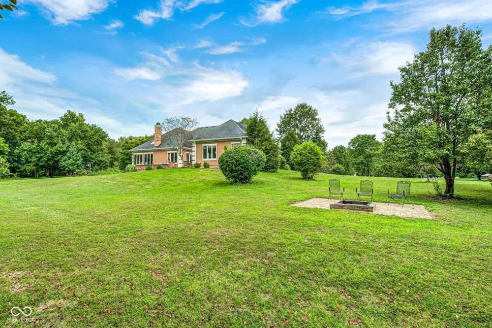 9337 Oak Creek Drive Mooresville, IN 46158