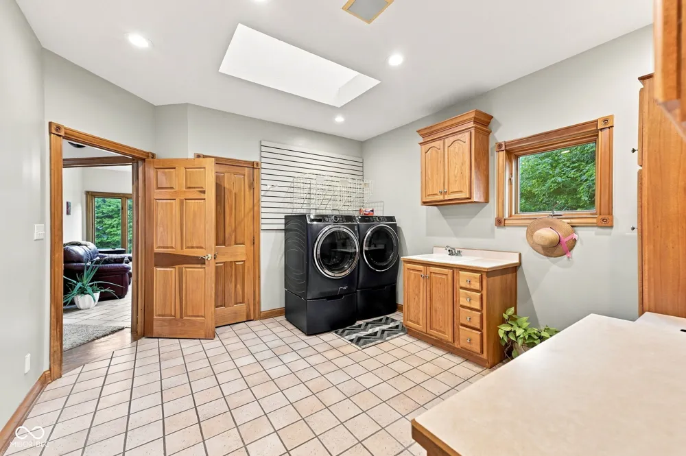 9337 Oak Creek Drive Mooresville, IN 46158