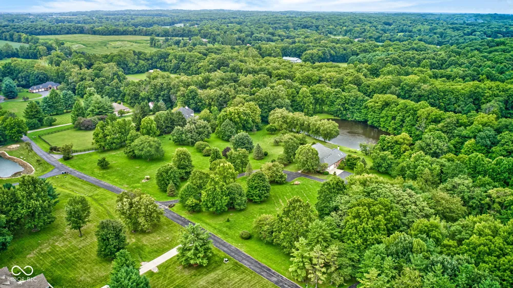 9337 Oak Creek Drive Mooresville, IN 46158