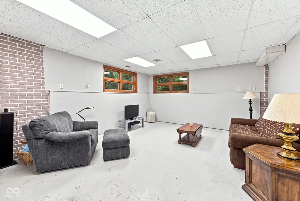 9337 Oak Creek Drive Mooresville, IN 46158