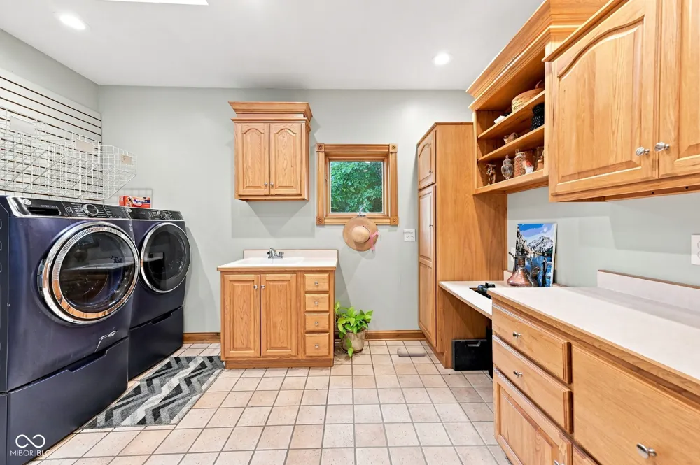 9337 Oak Creek Drive Mooresville, IN 46158
