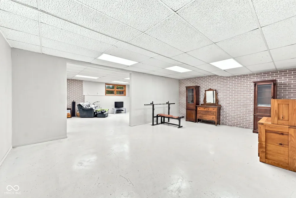 9337 Oak Creek Drive Mooresville, IN 46158
