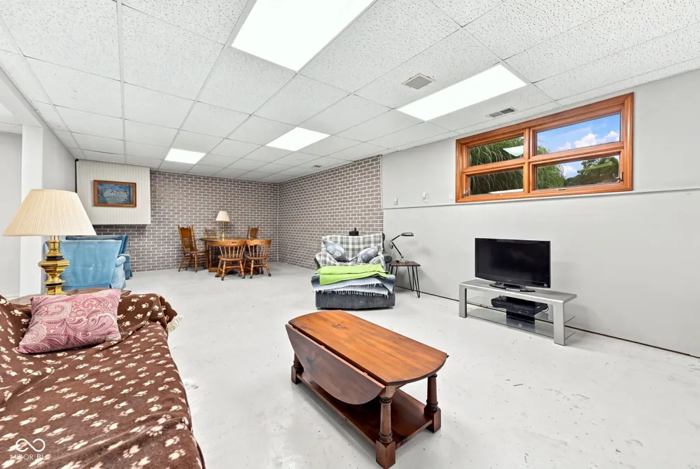9337 Oak Creek Drive Mooresville, IN 46158