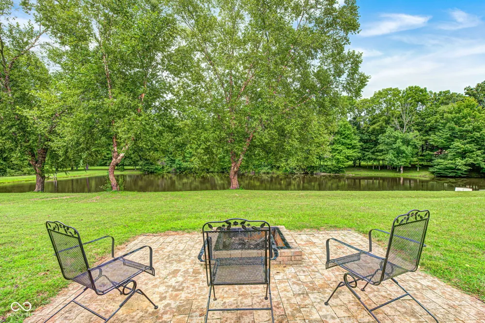 9337 Oak Creek Drive Mooresville, IN 46158