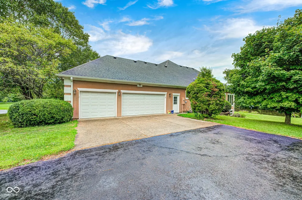 9337 Oak Creek Drive Mooresville, IN 46158