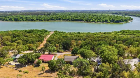9112 Caddo Trail