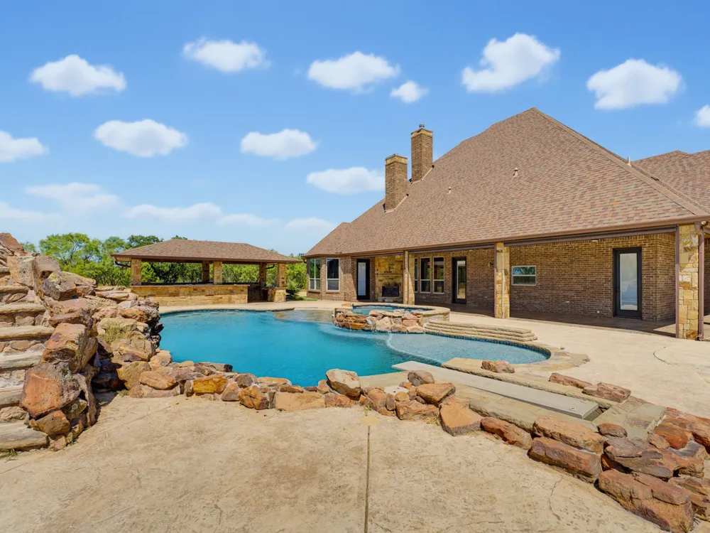 189 Hlavek Road Decatur, TX 76234