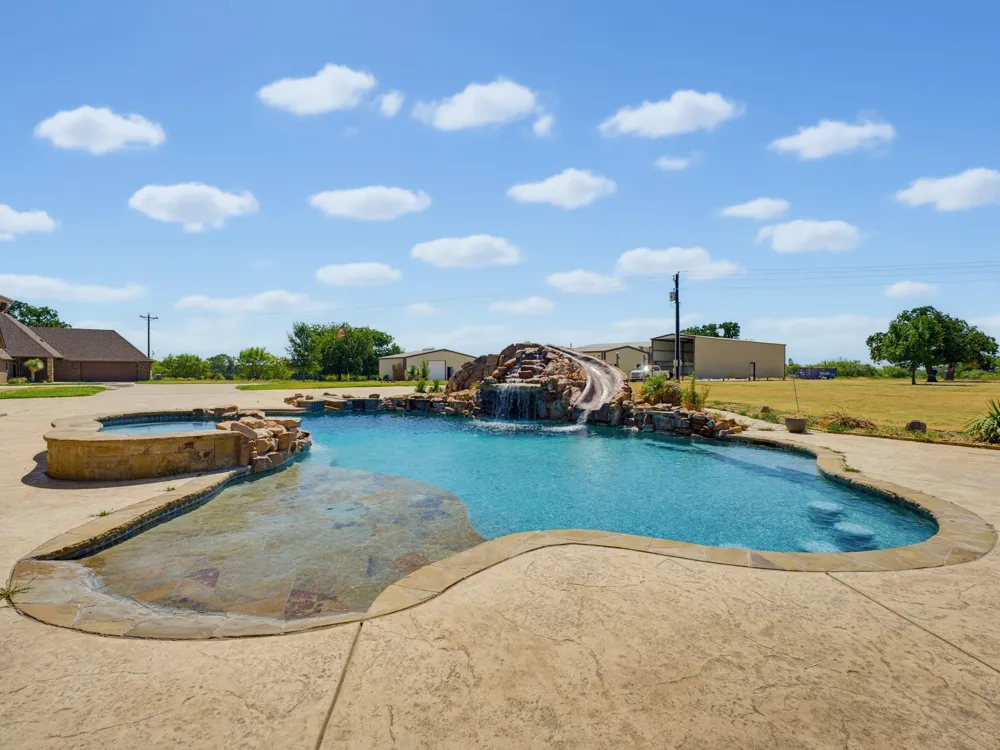 189 Hlavek Road Decatur, TX 76234