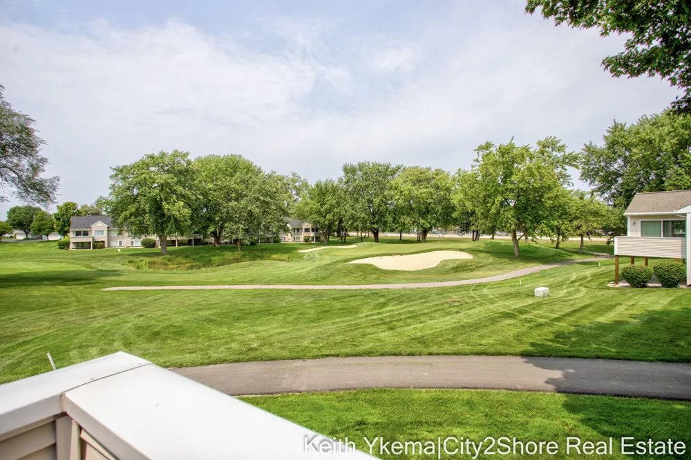 6185 Gleneagle Highlands Drive Hudsonville, MI 49426