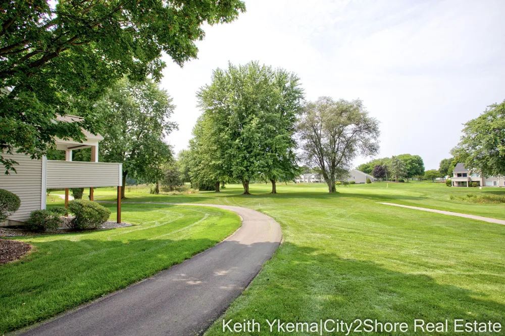 6185 Gleneagle Highlands Drive Hudsonville, MI 49426