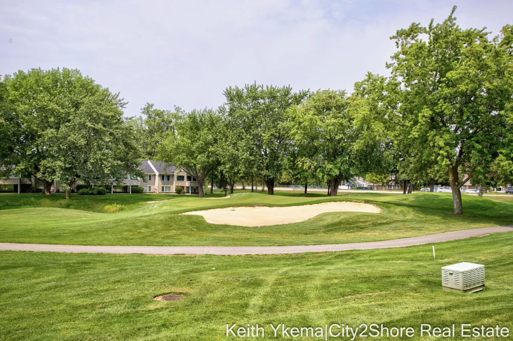 6185 Gleneagle Highlands Drive Hudsonville, MI 49426