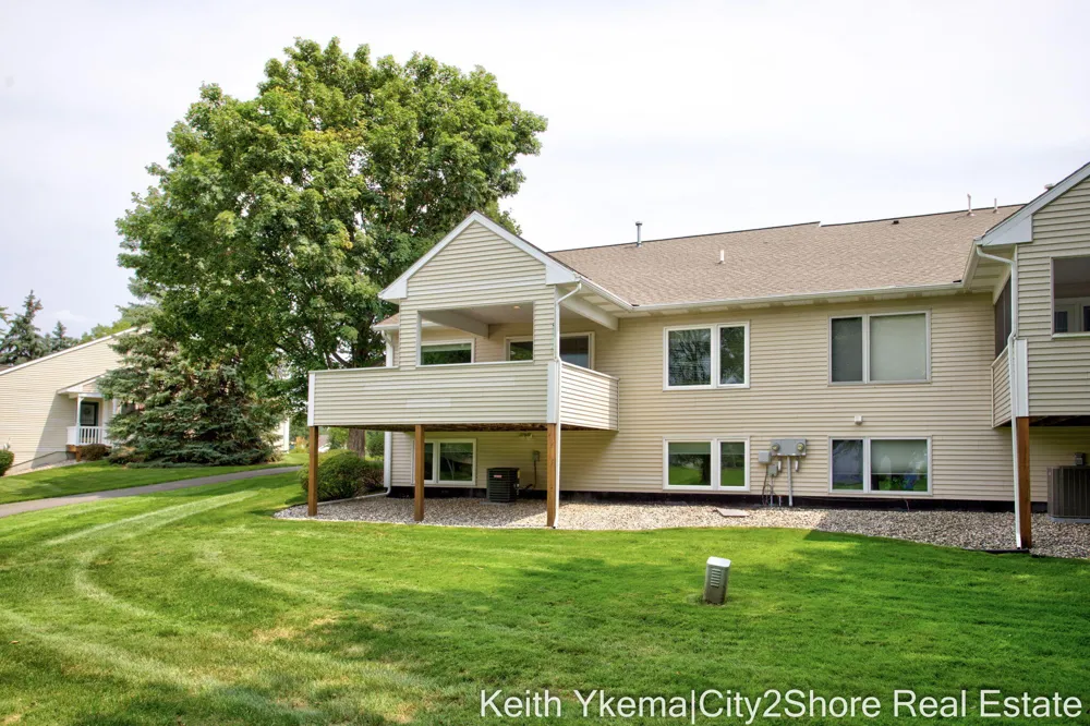 6185 Gleneagle Highlands Drive Hudsonville, MI 49426