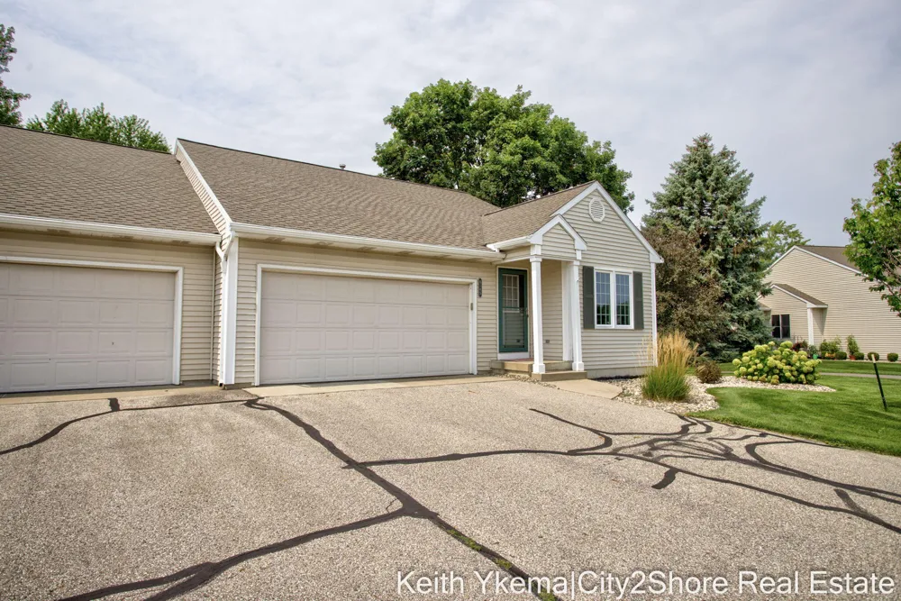 6185 Gleneagle Highlands Drive Hudsonville, MI 49426