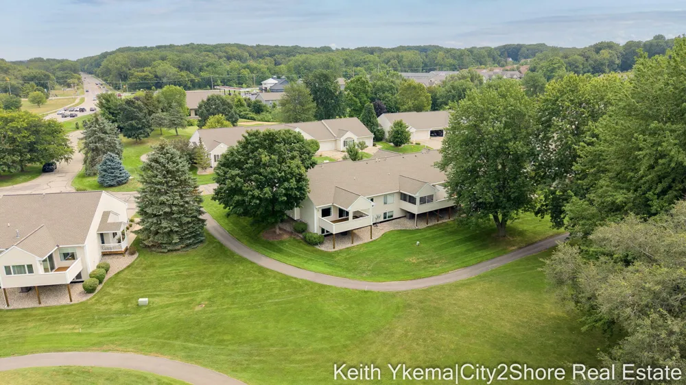6185 Gleneagle Highlands Drive Hudsonville, MI 49426