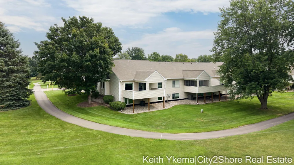 6185 Gleneagle Highlands Drive Hudsonville, MI 49426