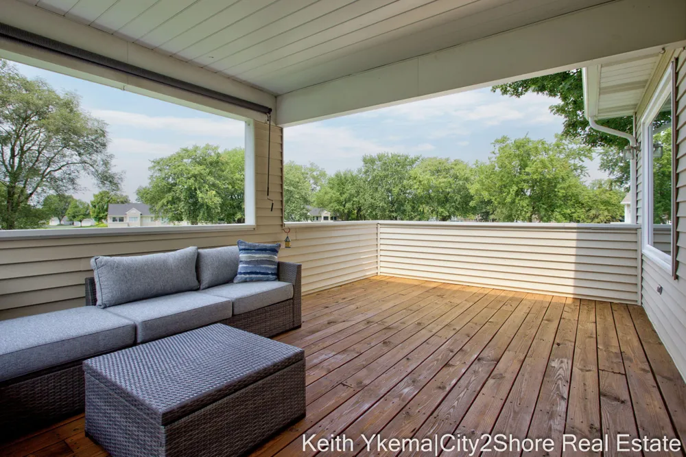 6185 Gleneagle Highlands Drive Hudsonville, MI 49426
