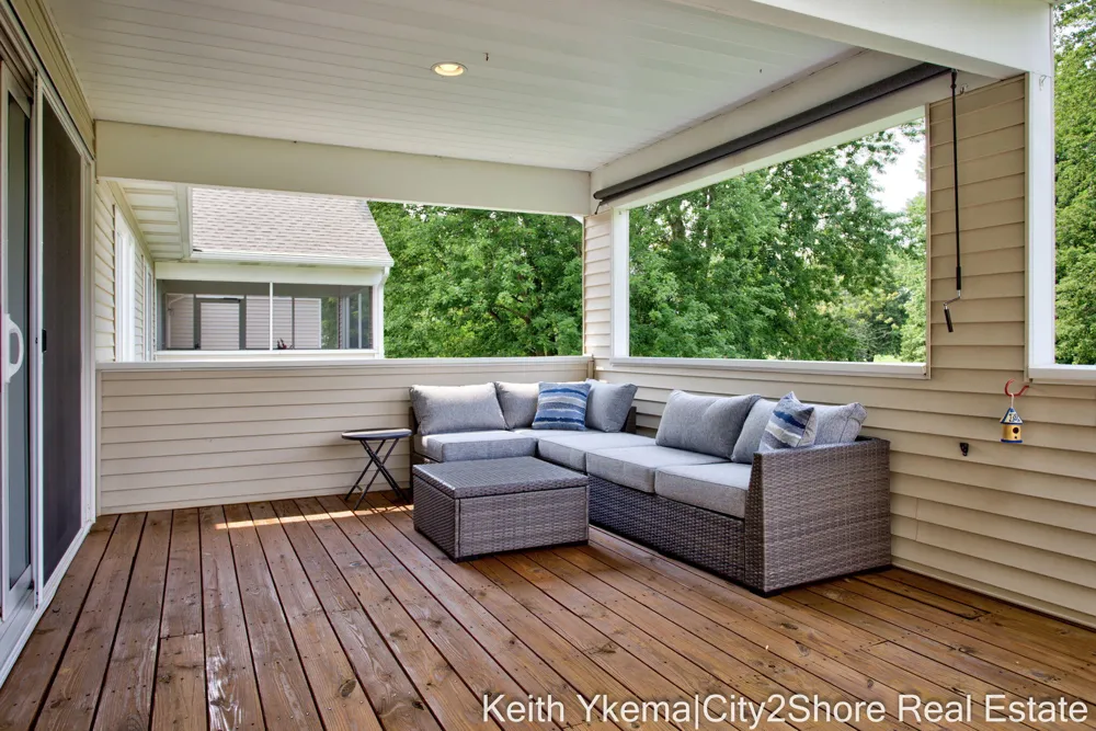 6185 Gleneagle Highlands Drive Hudsonville, MI 49426