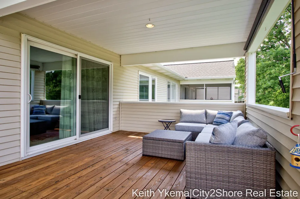 6185 Gleneagle Highlands Drive Hudsonville, MI 49426
