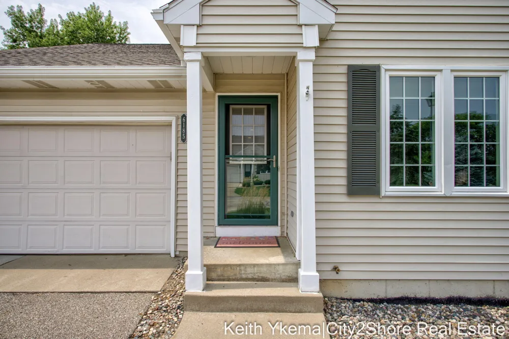 6185 Gleneagle Highlands Drive Hudsonville, MI 49426